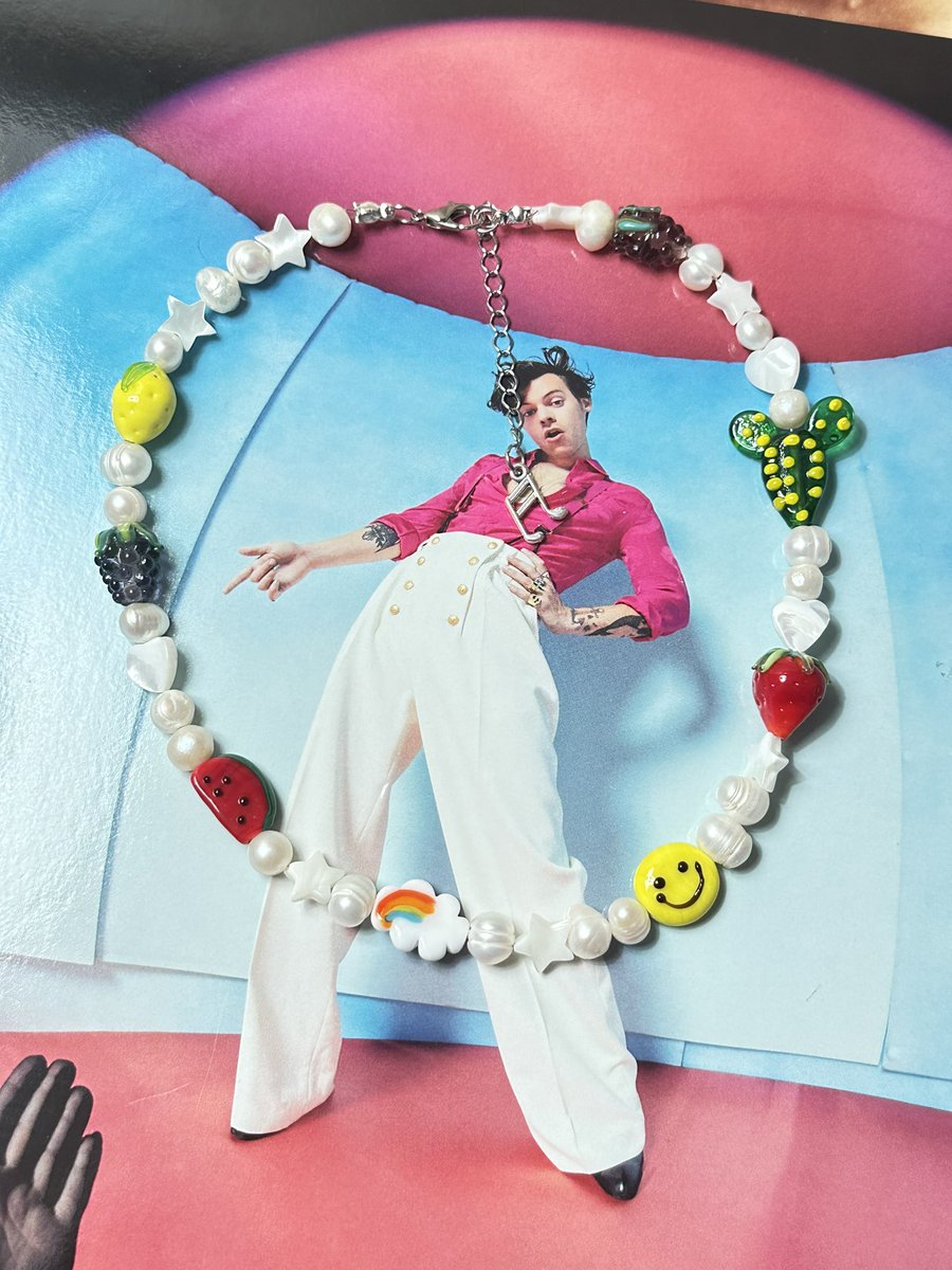 harry jewelry giveaway!! 

1 winner can get a custom of ANYTHING they want (bracelet, necklace, keychain, phone charm, etc)!

to enter:
-follow me + rt this
-rt my pinned

-if you want reply w ur fav pic of harry just for fun🫡

ends july 8th, same day as my next drop!!