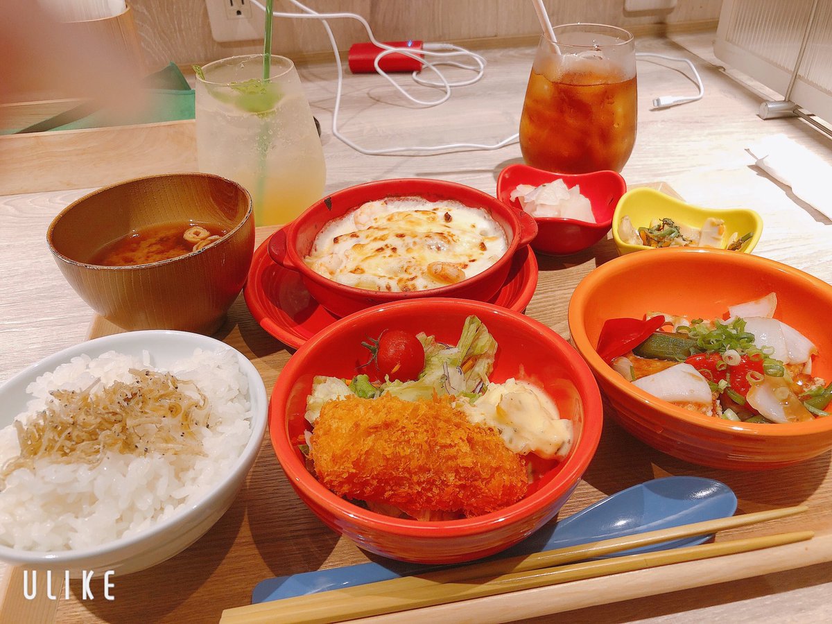 こんにちはー！

本日はお店の定休日です🙆‍♀️
てなワケで！！
本当に思いつきの一人旅をして参ります︎👍🏻 ̖́-

でもまずはお昼ご飯から、、

#立川 #立川レッドエデン
#立川北口 #ツーショットキャバクラ