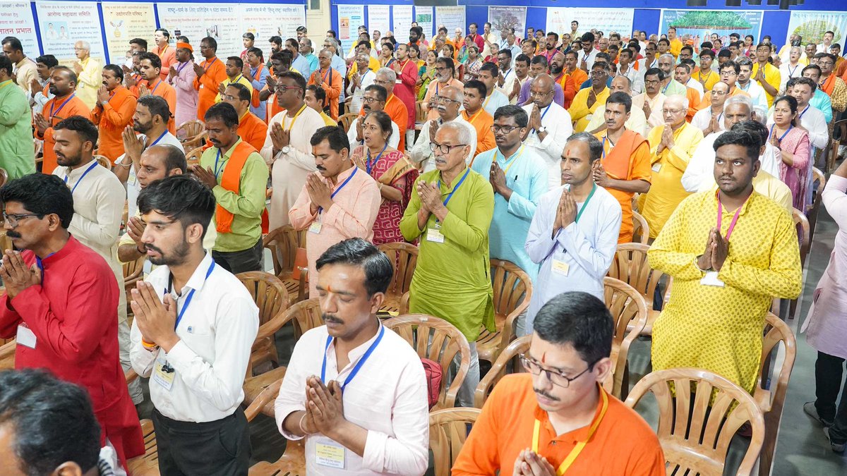 HinduJagrutiOrg's tweet photo. The वैश्विक हिन्दू राष्ट्र महोत्सव witnessed participation of 38 renowned spiritual leaders (Saints), imparting their wisdom & inspiring attendees with with their enlightening discourses.

Let us enhance our spiritual practice as per their guidance as the establishment of divine kingdom (Hindu Rashtra) can only be accomplished through divine vindication.

#Goa_VHRM_Success
Visit : https://t.co/z62f5cJGyp