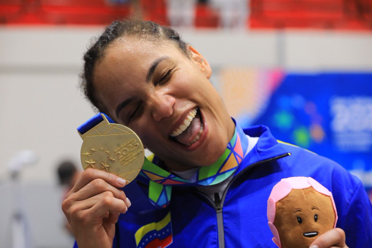 Elvismar Rodríguez derrotó en la final a la boricua Maria Pérez y se quedó con la medalla de oro de la categoría - 70 Kg en los Juegos Centroamericanos y del Caribe 🇻🇪🥋🥇

#sansalvador2023  #juegoscentroamericanosydelcaribe #25junio #venezuela #judo <a href="/ElvismarRodrigz/">Elvismar Rodriguez</a>