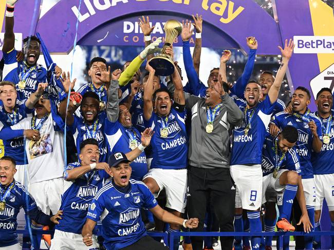 TiroLibre_Col's tweet photo. Ranking actualizado de los 10 equipos más grandes del fútbol Colombiano 🇨🇴

1. MILLONARIOS FC 🔵⚪

- 14 Millones de Hinchas.
- 22 Títulos.
- El Primer Grande.
- Tuvo a Di Stéfano.
- Ganó la final más importante del fútbol Colombiano. https://t.co/BQGqkGTJeW