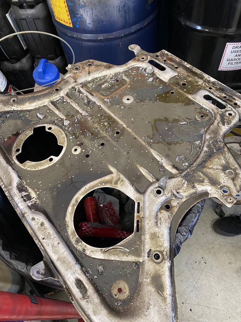 SentryOf's tweet photo. Some say-
"#EV batteries don't last & cost too much to replace"
I say-
2019 @BMW M5 with 20k miles. $45k engine replacement (dealership quoted $57k).
#Carnage #blownengine #S63 https://t.co/G9Hd2pMMYC