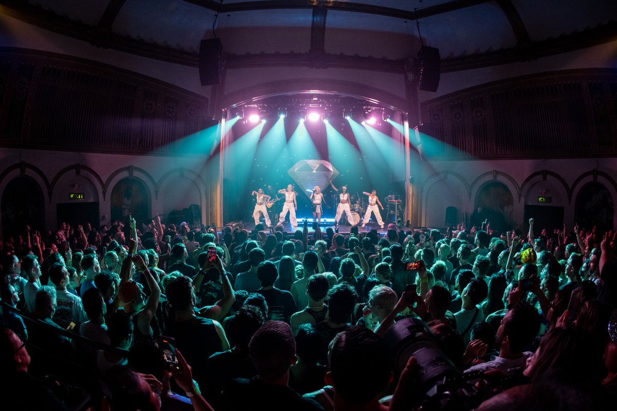 stgpresents's tweet photo. 🎶 To all of the queens who are fighting alone, baby, you are not dancing on your own 🎶

We had the perfect #PrideWeekend with all the #KingsAndQueens and @AvaMax Max the #NeptuneTheatre 💎🌈

📸 by Travis Trautt | #STGPresents | #AvaMax | #Seattle | #OnTourFinally https://t.co/4ncEqsXOGn