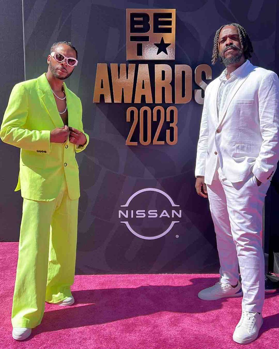 Hapilos's tweet photo. Lime green? Yes please! β
Check out #DextaDaps and #Qyor on the #BETAwards carpet π₯
#Dancehall #DancehallMusic #Dancehall #DancehallArtist #DancehallDaily #DancehallReggae #ReggaeDancehall #BET #BETAwards2023 https://t.co/fwWiIfdrLI