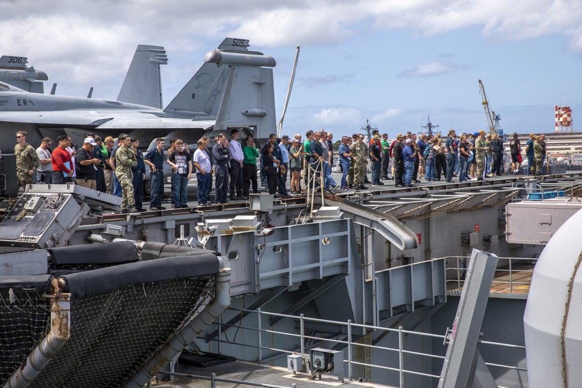 7th Fleet on Twitter: "U.S. Navy Sailors showcase weaponry, give tours
