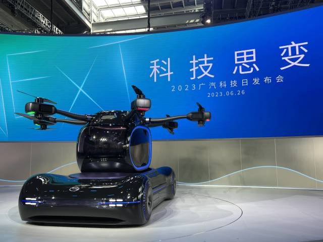 leixing77's tweet photo. GAC Group unveils GOVE flying car, hydrogen fuel cell E9 MPV and liquified ammonia engine👀
#GACTechDay https://t.co/xKG1R90IOQ