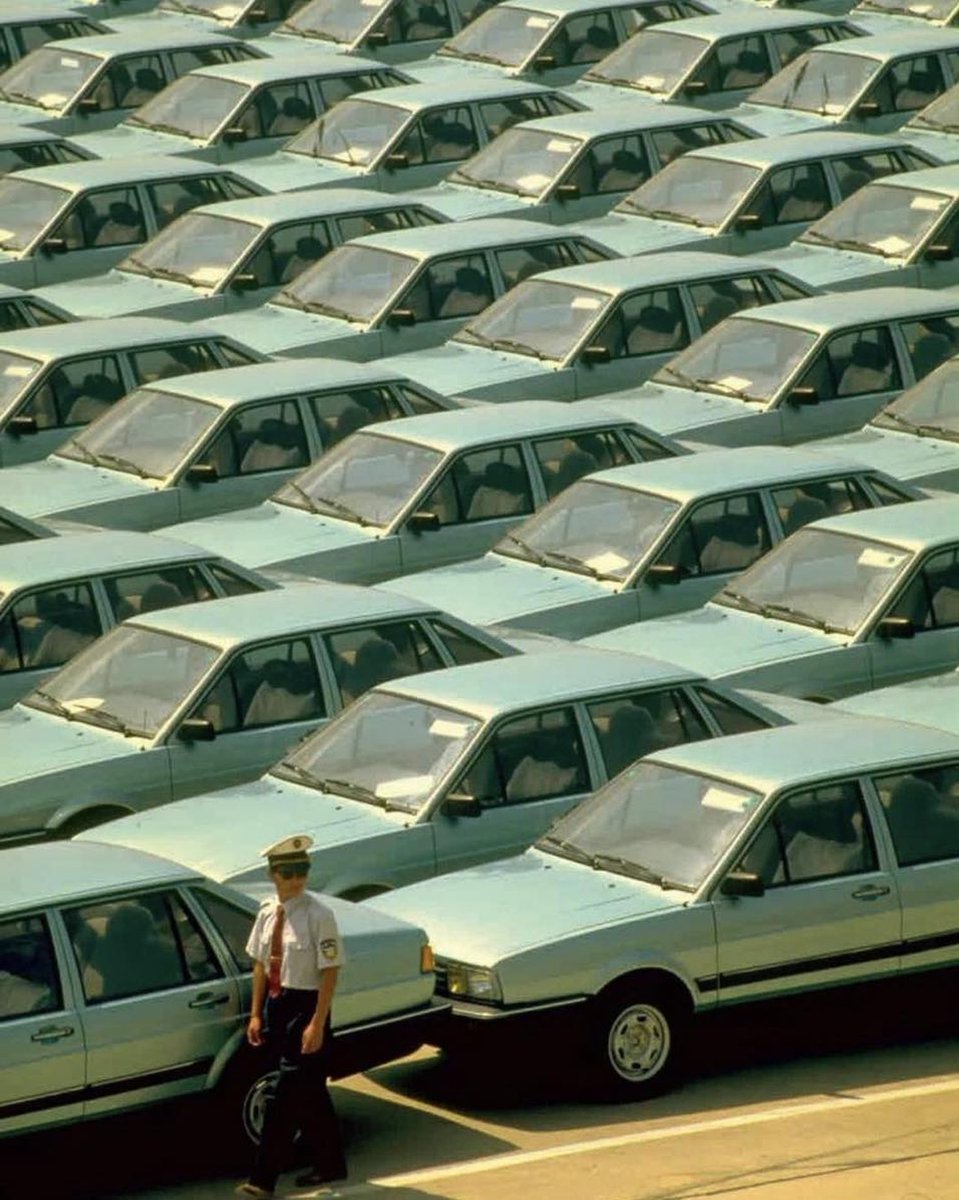 𝐉𝐨𝐡𝐧 𝐕𝐚𝐧 𝐇𝐚𝐬𝐬𝐞𝐥𝐭: Volkswagen factory, 1996