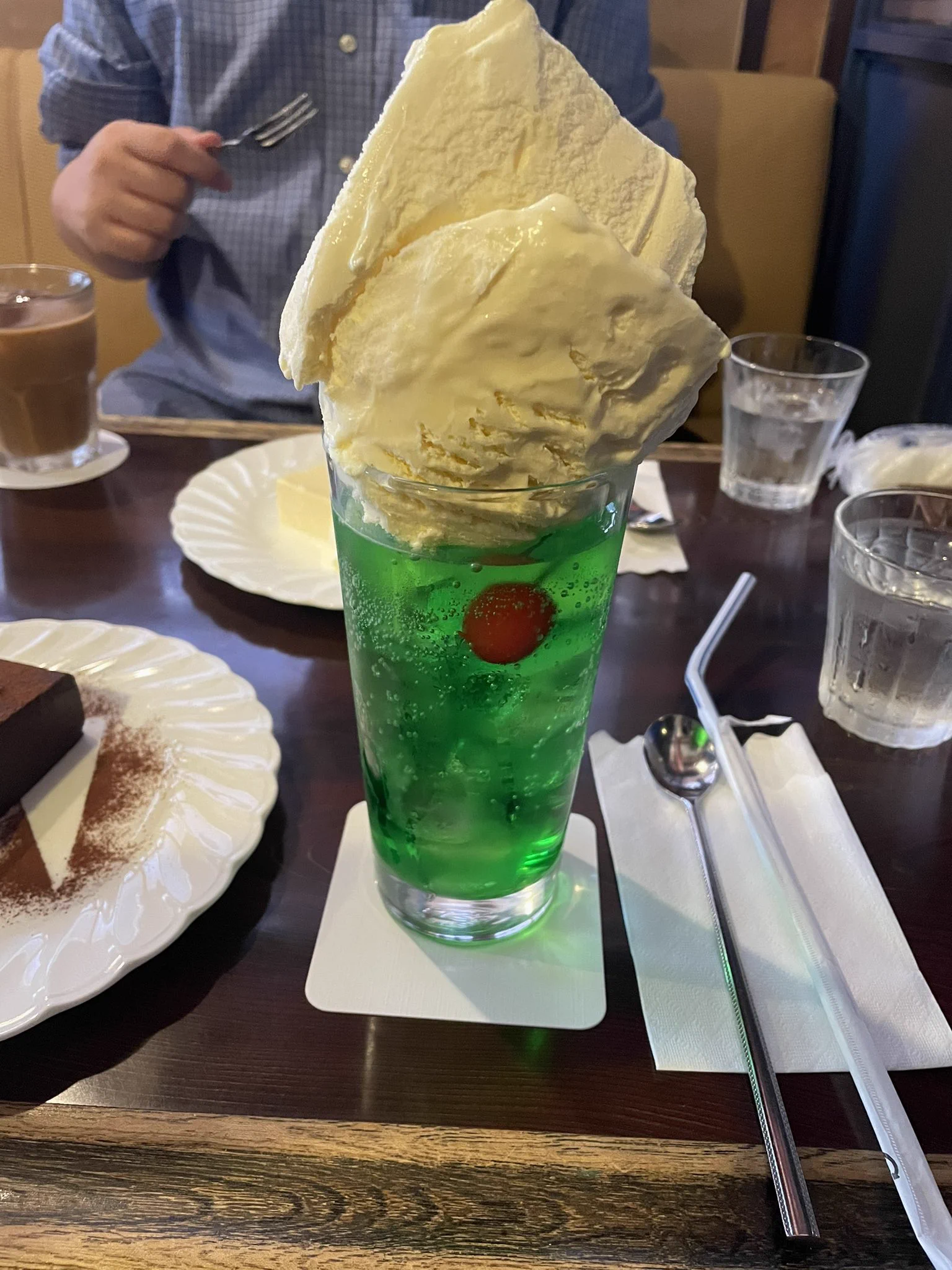 @kurasunagu 先々週珈琲館でクリームソーダを注文した時のものです。 