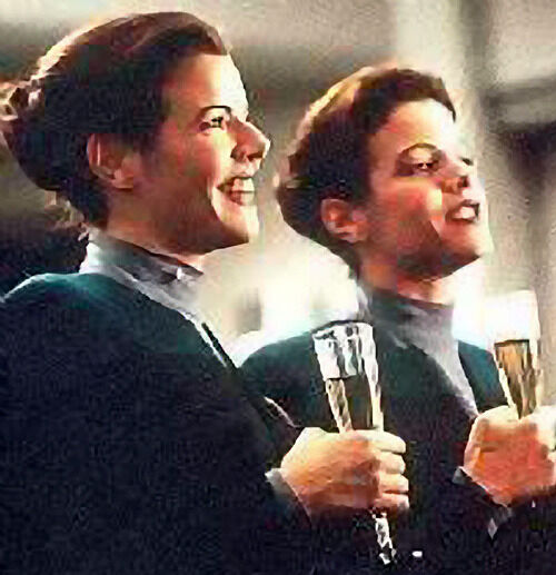 pjc4774's tweet photo. The one and only appearance of the oft-mentioned Delaney sisters, although there is a deleted scene from this episode that shows them in their Starfleet uniforms.
#AllStarTrek #ThirtyDays https://t.co/DqogIDDozK