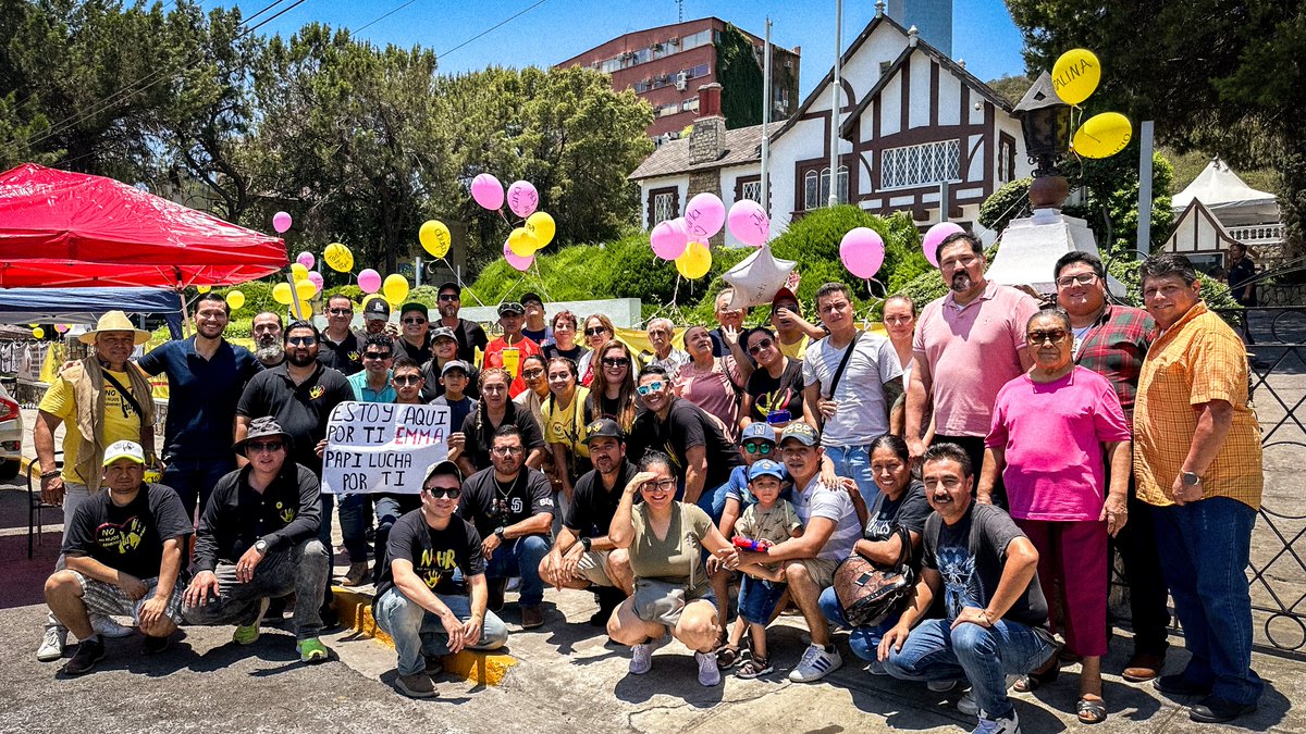 obstruccionmx's tweet photo. Así nuestra manifestación pacífica familiar del #DíaDelPadreObstruído afuera del Centro de Convivencia Familiar del Estado en Monterrey https://t.co/cc5pzKXdGs