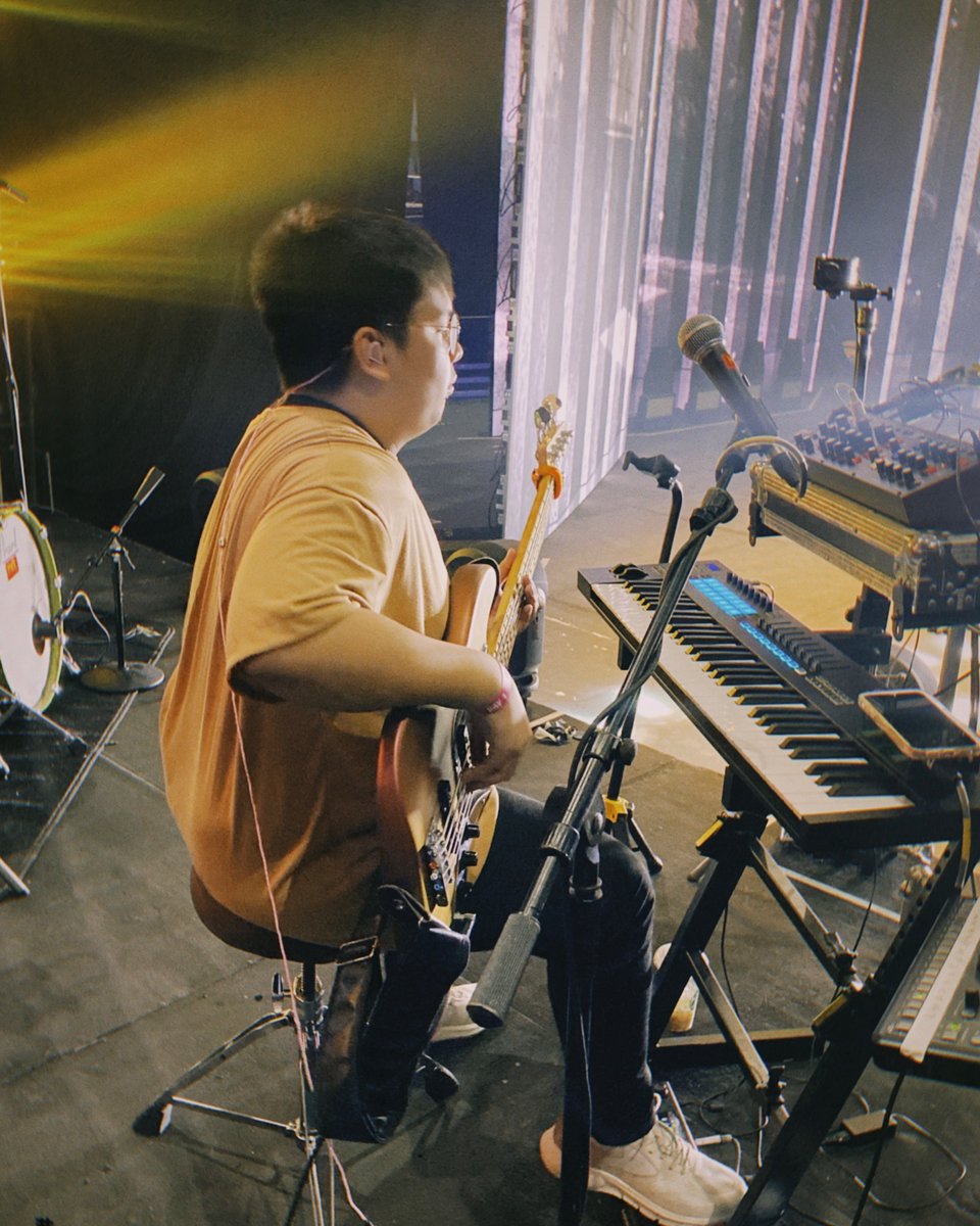 Sam de Leon tweet media