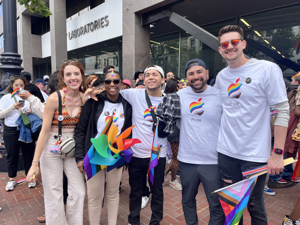 ennaarat's tweet photo. Happy Pride!!! #SanFrancisco #Pride2023 🏳️‍🌈
Earrings from @NWAngelArts ❤️❤️ https://t.co/tsJjMnmgqH