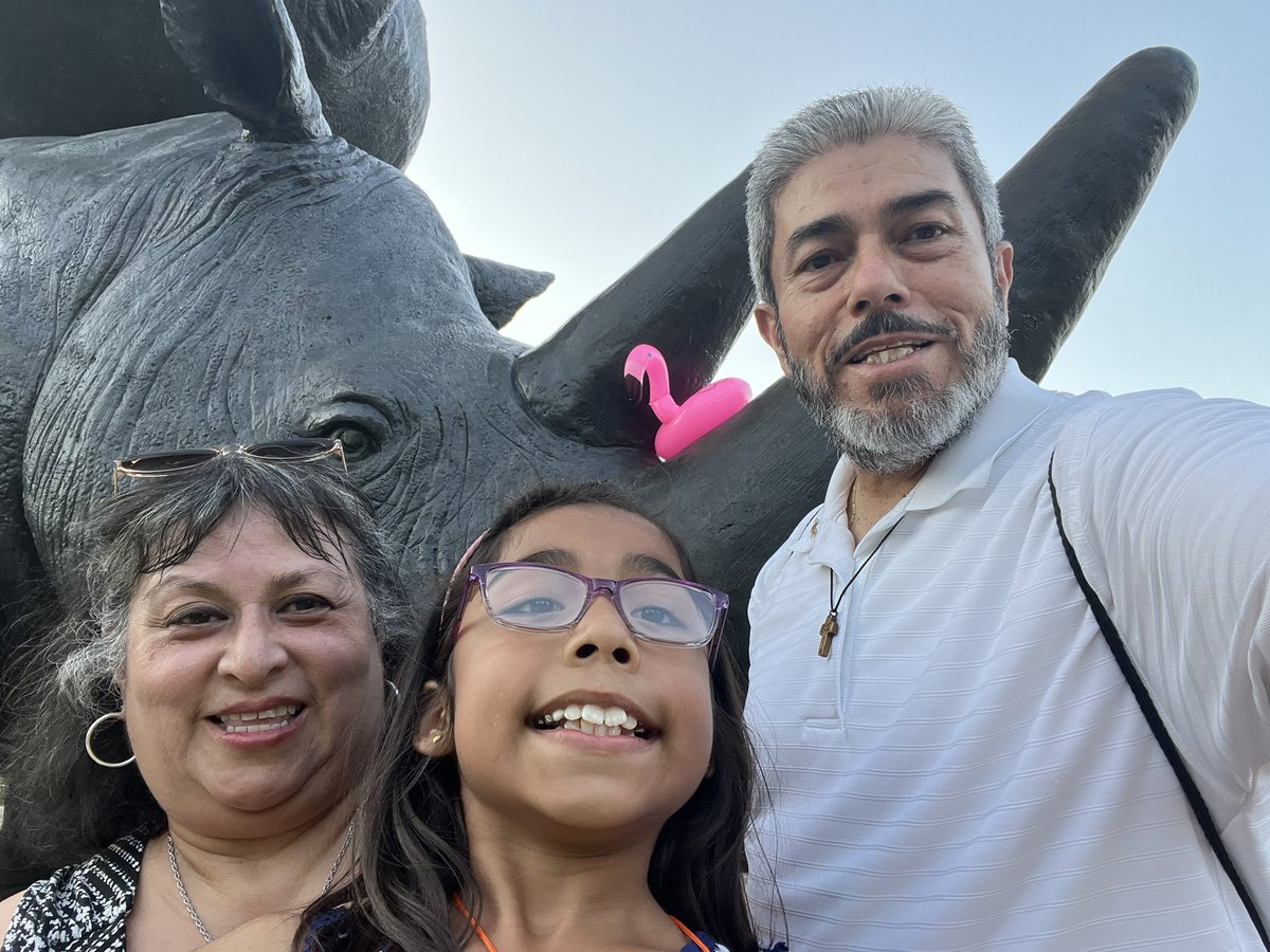 LozanoEct's tweet photo. Spending time with a Kuentz buddy at the San Antonio Zoo.  Family And a whole band too!!! 
@lchristian1125 
@michellebunn07 
#flamingobingo https://t.co/cUTzp7bzBV