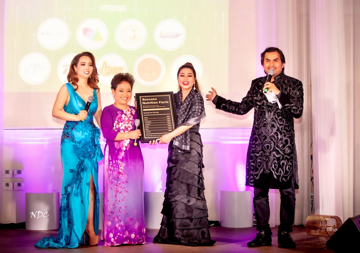 ductien's tweet photo. Đêm ra mắt BSIN USA cùng với WLIN Founder Mai Thu https://t.co/wrbdMXOrcw BSIN USA Duc Tien , Vice CEO Alan Vo Ford
Host by : MC Duc Tien
Photo by : Chánh NguyễnSponsor by Duc Tien Media
Với Cs Trizzie , Ngọc Anh, và nhiều nghệ sĩ khác ...
P8 https://t.co/eHCj1mew5c