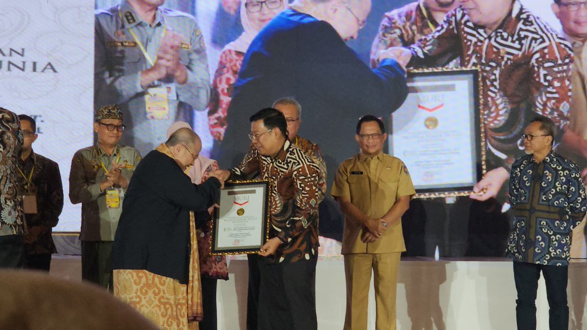 Badan Pangan Nasional melalui kegiatan aksi Gerakan Pangan Murah hari mencatatkan sejarah memecahkan rekor dunia penyelenggaraan GPM serentak nasional 341 titik lokasi di 300 kab/kota.   

#gpmserentak 
#pangankuatindonesiaberdaulat
#stabilisasipasokanhargapangan