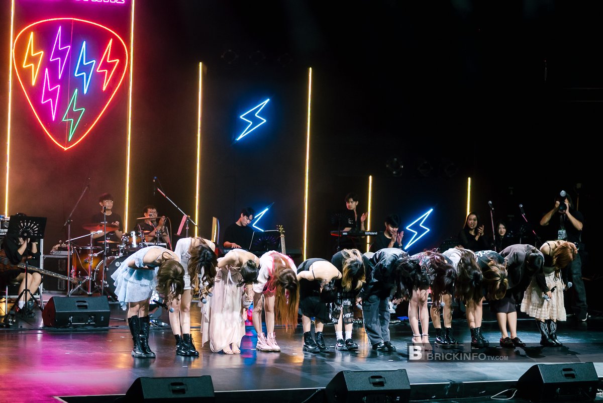 BrickinfoReport's tweet image. #INDYCAMP จัดเต็มความฟิน 2 รอบโชว์ศักยภาพด้านดนตรีในคอนเสิร์ต #OPENCAMPCONCERT2023  

👉 brickinfotv.com/idol-artist/19…… 

#Brickinfo #WeeBNK48 #PandaBNK48 #SatangBNK48 #KaofrangBNK48 #SatchanBNK48 #MyyuBNK48 #NineBNK48 #Pepo_mellfias #FortuneCGM48 #MarminkCGM48 #MilkCGM48 #NenieCGM48