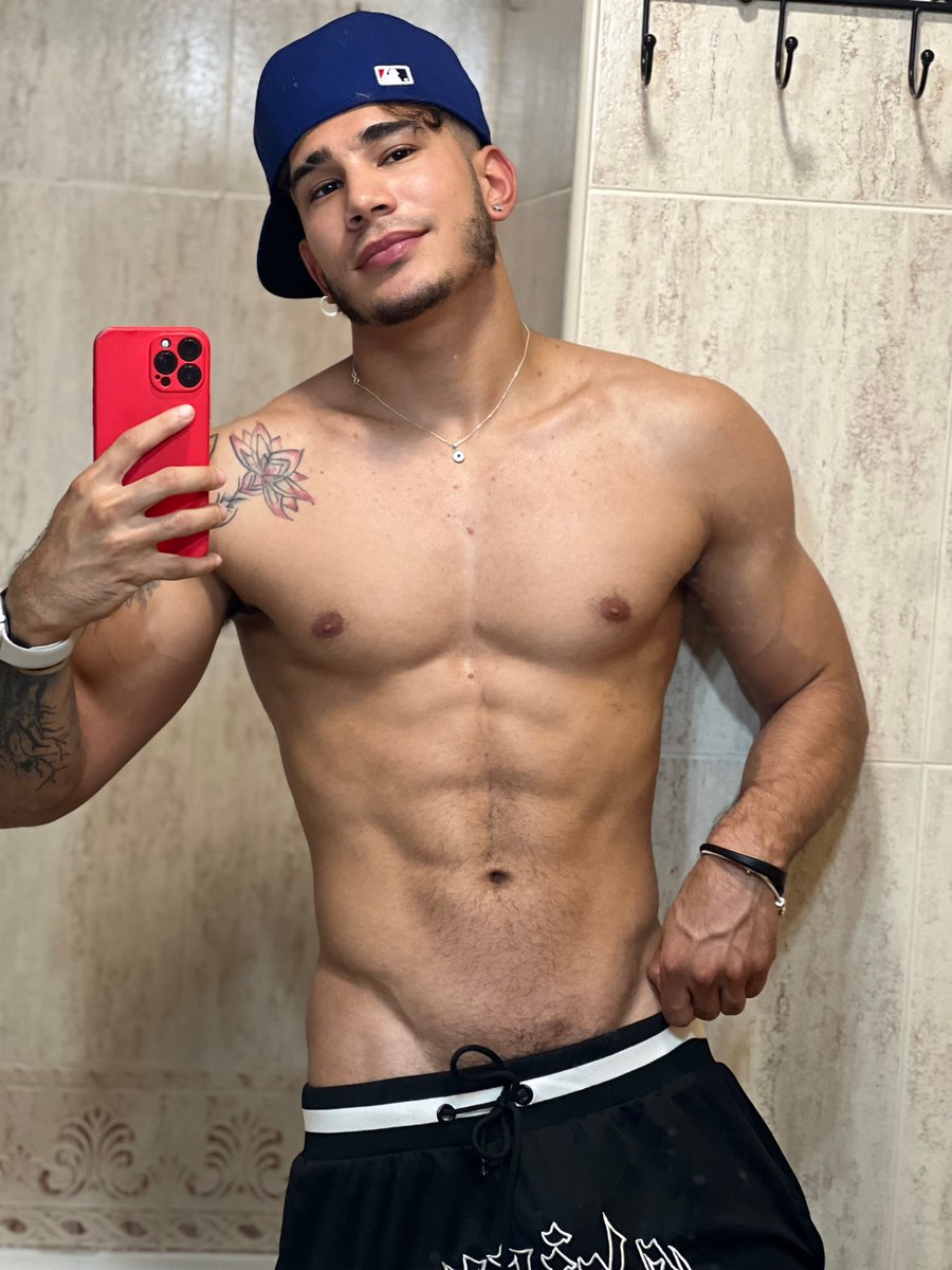 renobogdan_'s tweet photo. En Instagram 😇/ en Twitter 😈😈😈 RT ✅ y subo la segunda imagen completa https://t.co/Qk7PzP8XzM