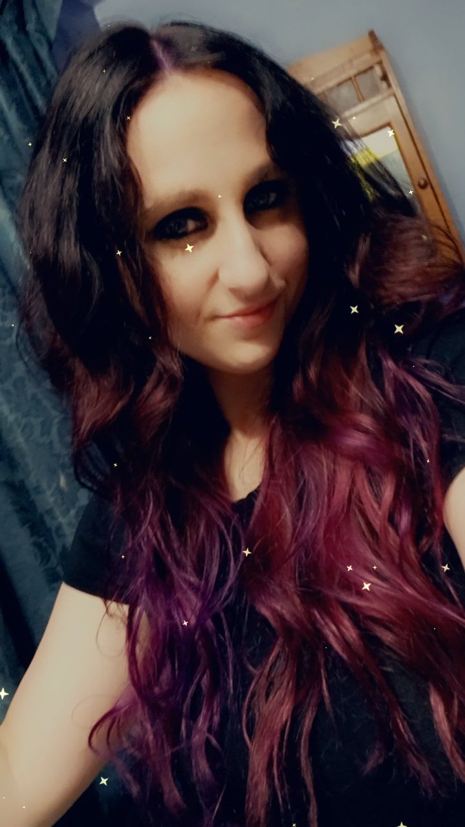 LiL_LOvEE_'s tweet photo. Been awhile since I uploaded a photo. My hair is purple 💜 and some looks pink lol 🩷 https://t.co/ARb1ImbYRN