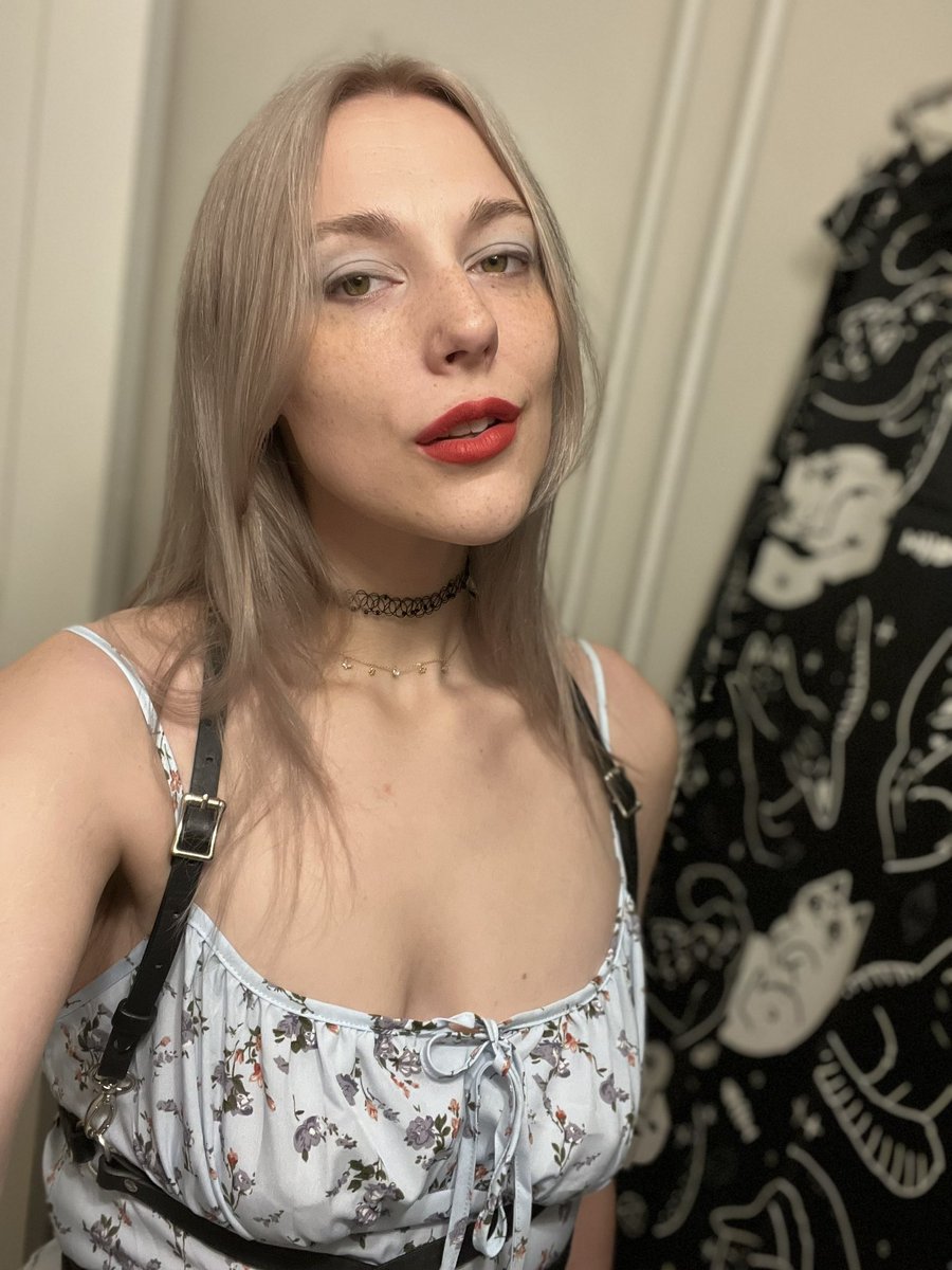 hello_harleen's tweet photo. Guess how many ants I smashed with my boot/cast while my broken foot healed.. So. many. Just like all of you little tinies 🤭🥰 👢🚶‍♂️ https://t.co/AUuCUrqjlq