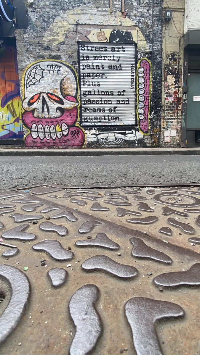 Street art on Hanbury Street, London by artist <a href="/onlysweettoof/">sweet toof</a> and <a href="/WRDSMTH/">WRDSMTH</a> 

#streetart #BrickLane