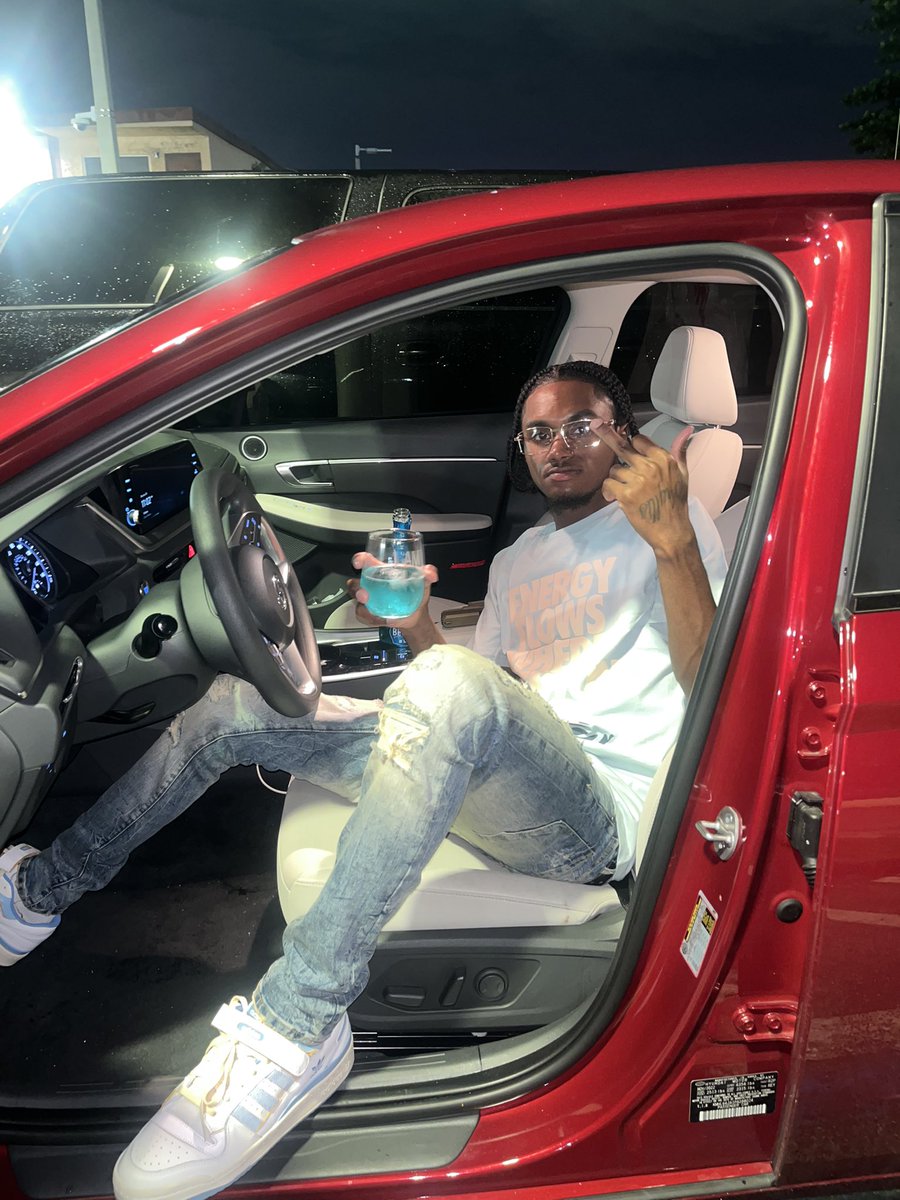 MoneyManBoots's tweet photo. I did everything but hate!! More life more blessings #CheersTo25 ♋️💯🍾 https://t.co/AmshrUpnfc