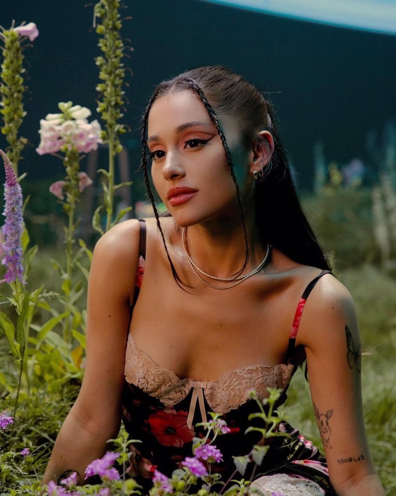 ArianaWorldHQ's tweet photo. Happy 30th Birthday to Ariana Grande✨ https://t.co/8nFJIqJy63