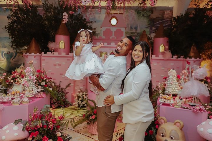 Gabriel Jesus and his partner Raiane Lima celebrating their daughter's first birthday. Happy birthday to her❤️🇧🇷