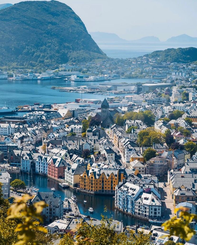 sitiosgood's tweet photo. Ålesund, Norway 🇳🇴 https://t.co/oNwFF88SyN