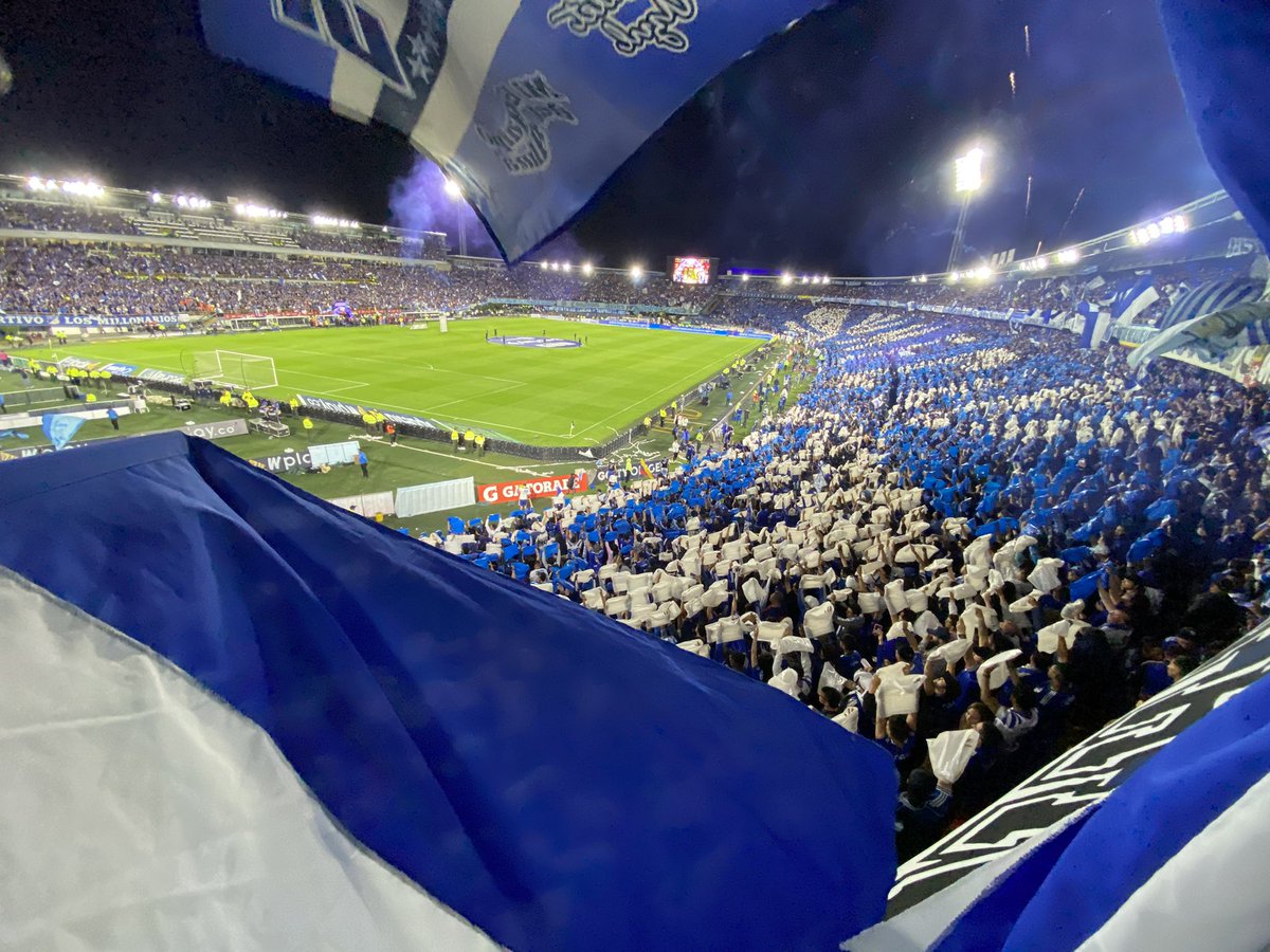 Andreees_r's tweet photo. Y si, después de tanto aguante, tantas caídas y tanto sufrimiento; hoy puedo decir con orgullo que volvimos... SOMOS CAMPEONES OTRA VEZ💙.
Y no pudo ser de otra mejor manera que con mi gente. Los amo @MillosFCoficial. https://t.co/dMS5Ep9mEO