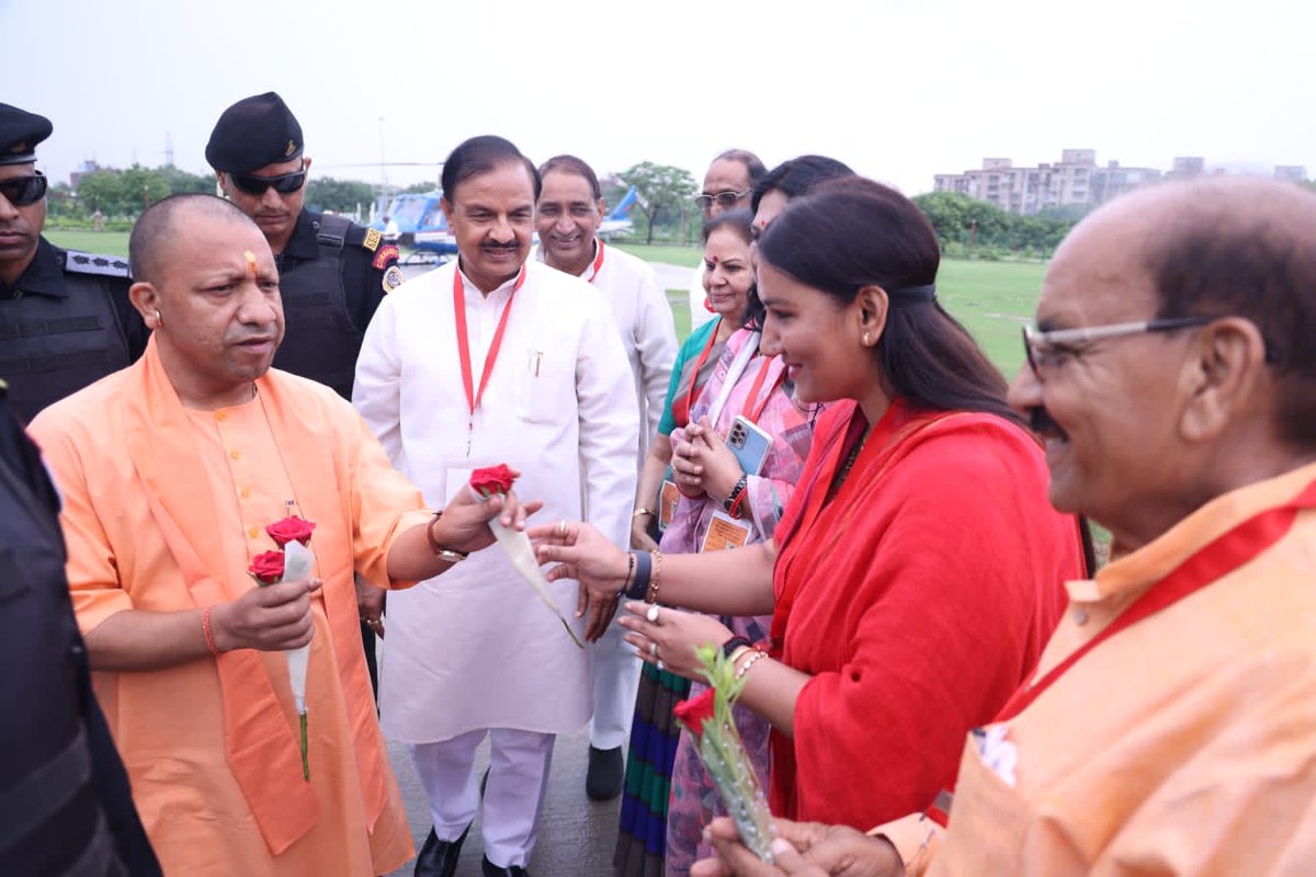 I am one of those fortunate who got an opportunity to welcome the Chief Minister of Uttar Pradesh, @myogiadityanath ji at the helipad in Noida during his visit. 

He was here to address a meet.
@narendramodi 
@blsanthosh 
@VanathiBJP
@dr_maheshsharma