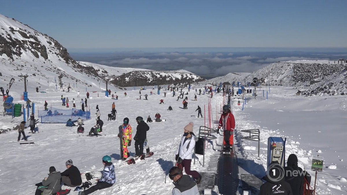 Ruapehu ski season to go ahead this winter with Govt support
1news.co.nz/2023/06/26/rua…