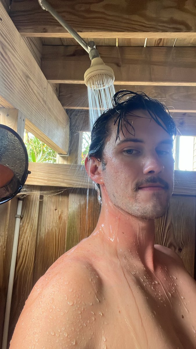Trevalternative's tweet photo. Outdoor shower was a vibe https://t.co/9xSKq8ZMRg