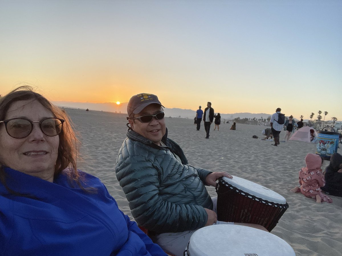 SoCalYuman's tweet image. It’s always wonderful to round out a week of surgery and academics with a great day at the beach. Surf and sunset was beautiful… drum circle with such sense of community. #RecoveryTime #LoveVenice