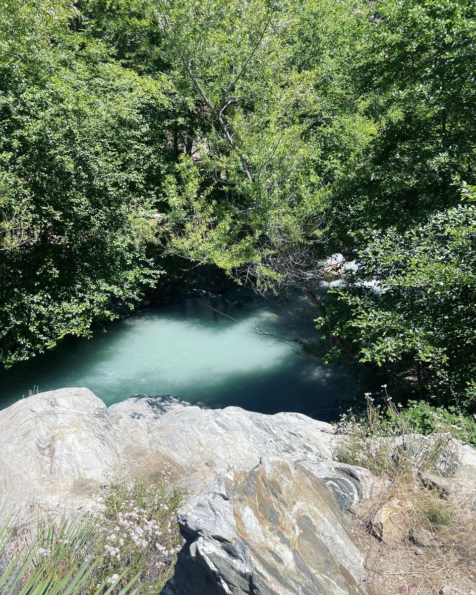 Liberty53000_'s tweet photo. East Fork: #BridgetoNowhere —> #DevilGulch (top secret elusive waterfall). Double header! What an unbelievable day. The river was flowing like mad. It was absolutely stunning (but slippery!). I’ve never seen it look that beautiful. @Angeles_NF https://t.co/u7J9GFvltl