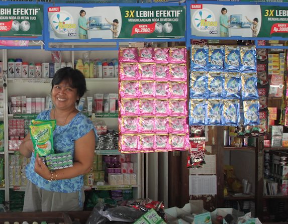 🧵 4/10: To tackle distribution, Unilever empowered local entrepreneurs to become distributors. This grassroots approach improved access to remote areas & boosted employment in the communities. 🌱#GrassrootsGrowth #Empowerment