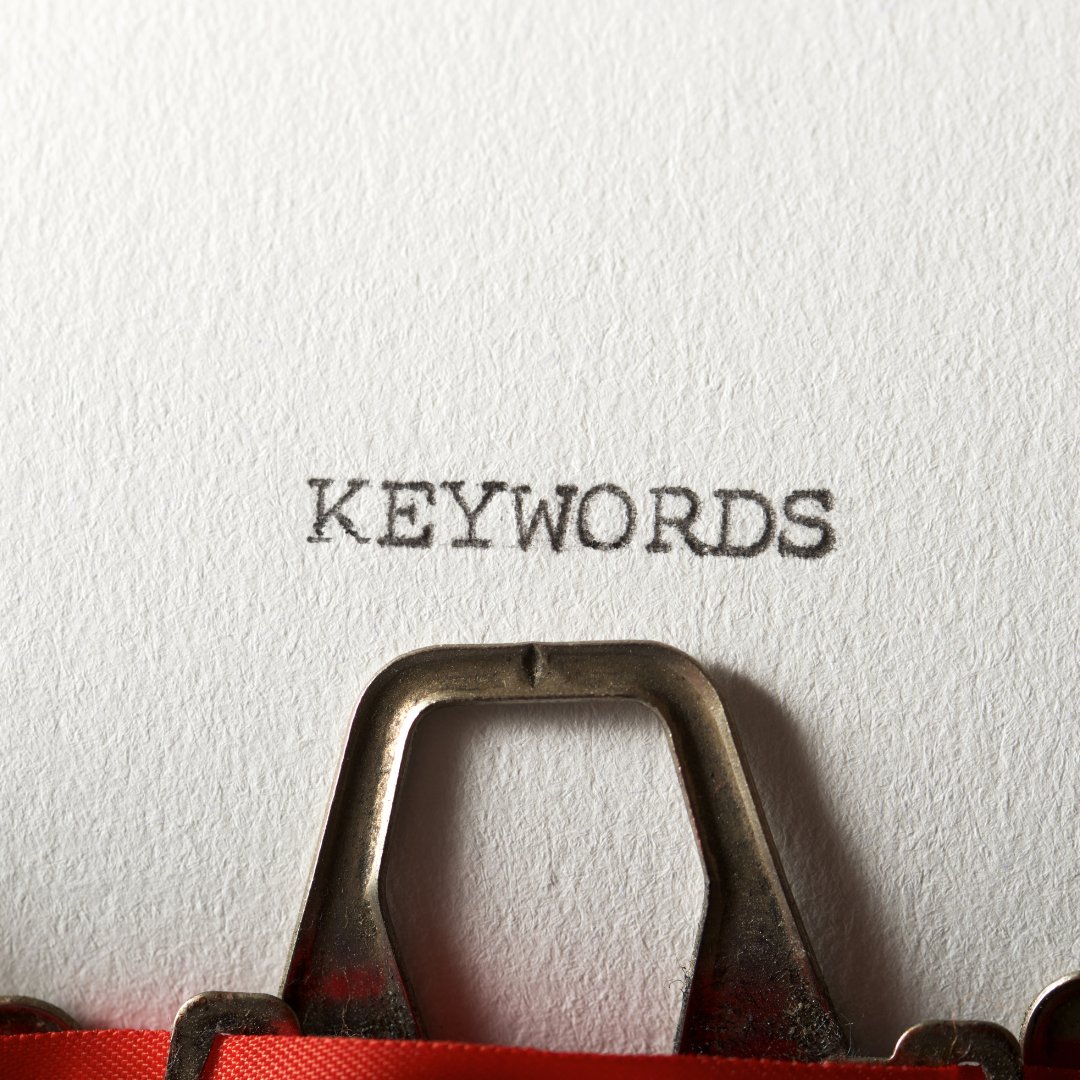 EfreederW's tweet image. Research shows that resumes with industry-specific keywords are 70% more likely to land an interview in 2023. 

#JobSearch2023