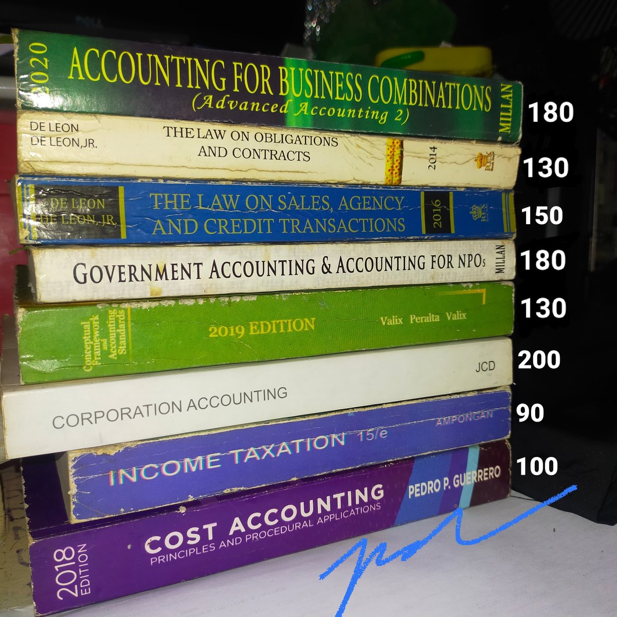 ⊹ wts lfb ph #lumiesellz ⊹

pre-loved / secondhand
accounting , tax , law books
(non-kpop!)

• the rfbt / tax reviewer by laco manuel soriano
- paired with 2 books from 2nd / 3rd pic

• 2nd & 3rd pic can tingi

🍞 far afar advacc cost govacc auditing book #studytwtph