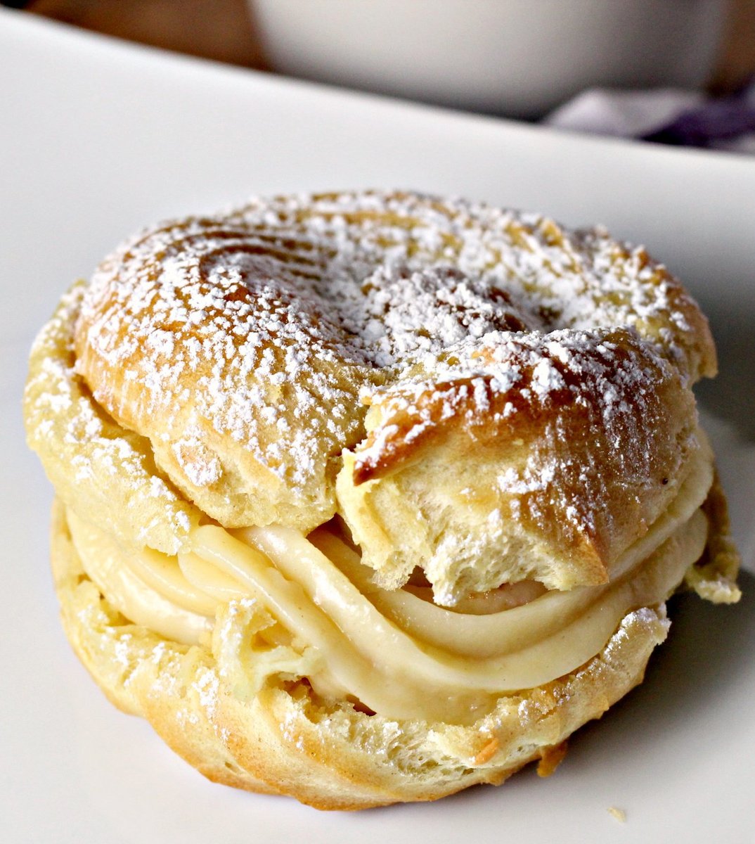 Italian cream puffs with custard filling (St. Joseph’s day pastries)!
recipe @ joanne-eatswellwithothers.com/2012/02/recipe…