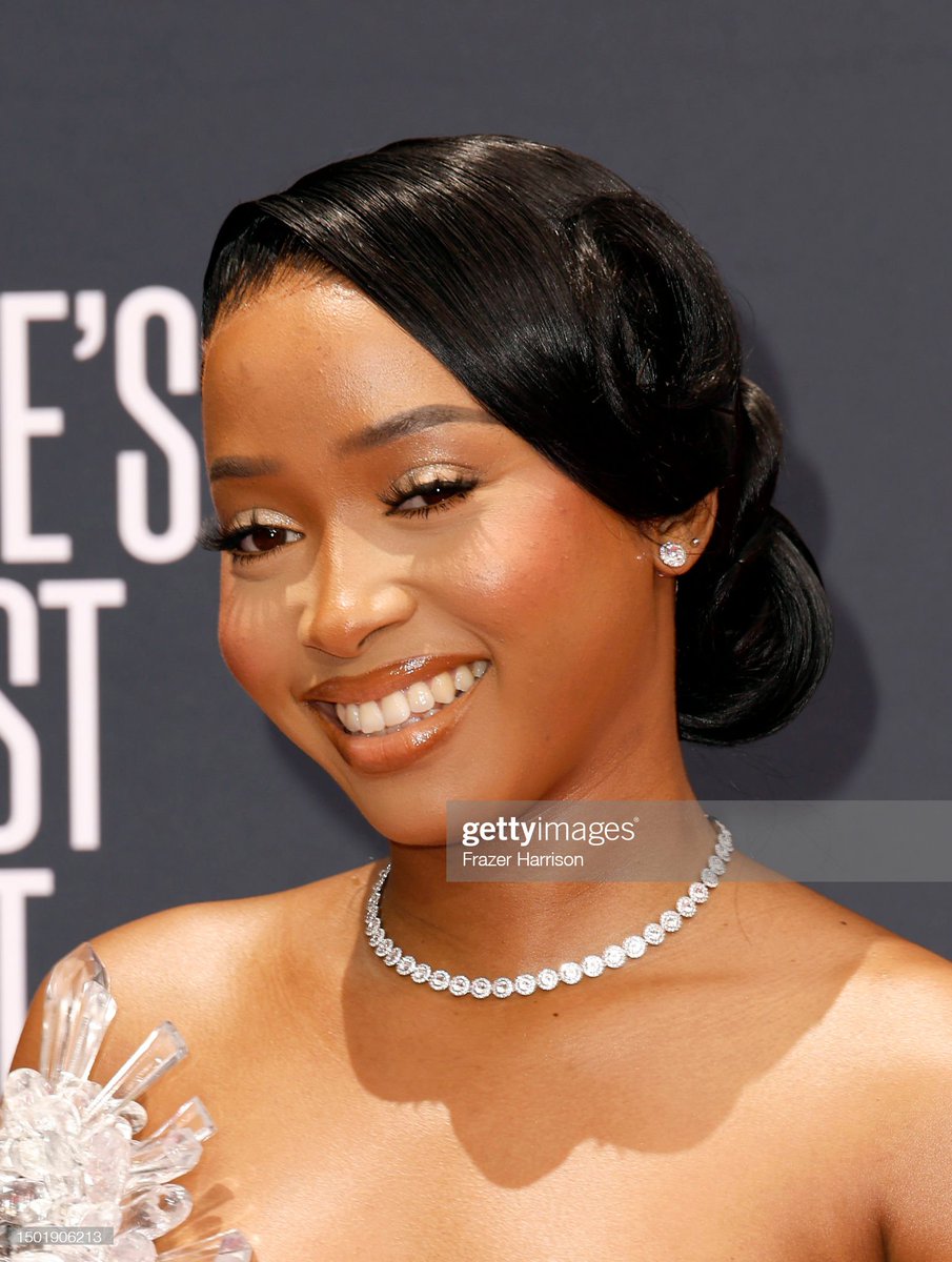Am_Blujay's tweet photo. Uncle Waffles at #BETAwards, she looked stunning. https://t.co/3MBzlZ5ge7