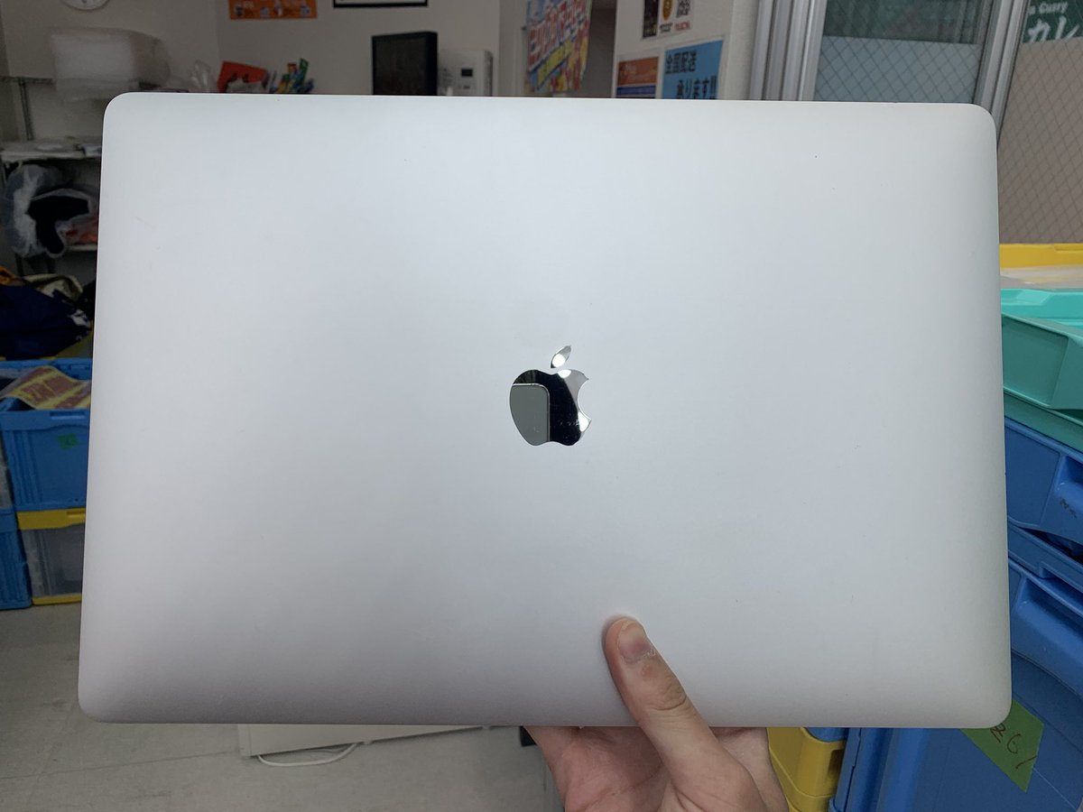 PCcomfullAKB4's tweet image. ツヨツヨのMacBook Pro 2019来ました！！
8コア16スレッドのi9-9980Hに、Radeon Pro 560X(4GB)入り✨メモリ、ストレージ共にモリモリで、動画や画像、DTMにぴったりの1台！！
ちゃんと最新OS Venturaに対応！全体的な使用感も少なめ👍

展示品限り！
#Apple #MacBookPro2019 #Ventura #秋葉原 #中古