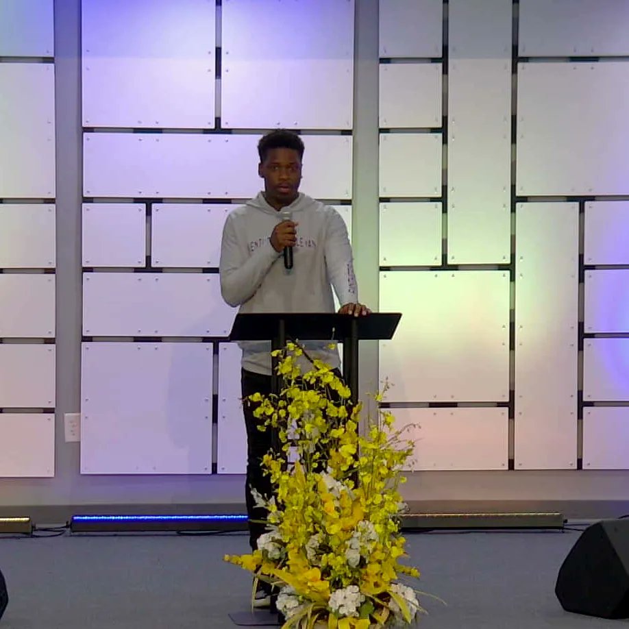 FOL_Ministries's tweet image. We love seeing our college students go forth in service today.  Keep God first in all that you do.  Let God order your steps and watch Him blow your mind.  #fol #folministries #collegesunday