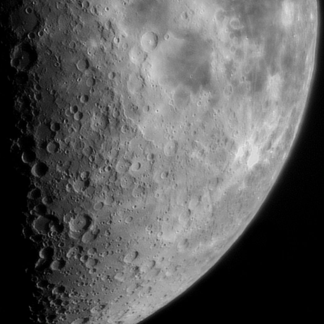 The ' X ' lunar observation !

#moon #moonphotography #c90 #celestron #manfrottotripod #skyadventures #backyard #staradventurer #vintage