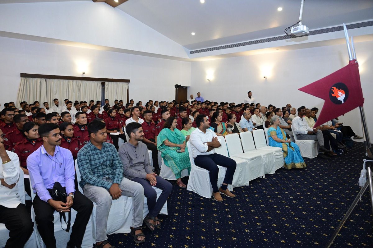 IndiaY20's tweet photo. Glimpses from the impactful event hosted by #Y20India and Prahar Samaj Jagruti Sanstha, focusing on the Y20 theme of Peace-building and Reconciliation. Graced by Lt. Gen. @VGK_India , Principal Advisor to the Ministry of Defence, Mr. @devanshshah_ ,Track Chair - Y20 India, Fl. Lt. Shiwalee Deshpande, Secretary of Prahar Samaj Jagruti Sanstha, and Sulabh Deshpande, Director of Pooja Systems. Together, we strive to create an era of no war and foster global harmony. 

#Y20 #PeaceBuilding #Reconciliation #PraharSamajJagrutiSanstha