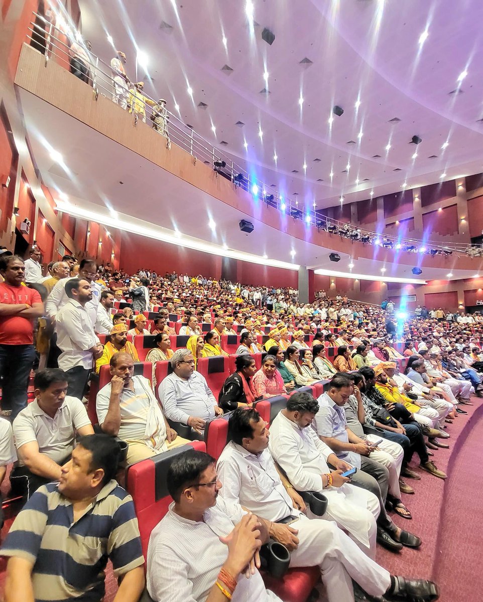महा-जनसम्पर्क अभियान के अंतर्गत लोकसभा ग़ाज़ियाबाद की सदर विधानसभा में आयोजित ‘जनसभा’ को माननीय यशस्वी उपमुख्यमंत्री श्री <a href="/kpmaurya1/">Keshav Prasad Maurya</a> जी के साथ सम्मिलित होकर सम्बोधित किया।
#9YearsOfSeva