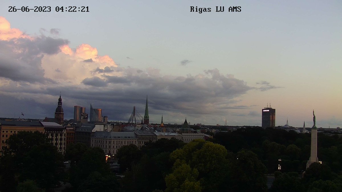 LVGMC_Meteo's tweet photo. Labrīt! Šodien mākoņu daudzums būs mainīgs, daudzviet gaidāms īslaicīgs lietus, vietām iespējams arī pērkona negaiss. Pūtīs lēns vējš, kas negaisa laikā var būt brāzmains, un gaisa temperatūra paaugstināsies līdz +20...+24°. https://t.co/CBq3tSCt9d