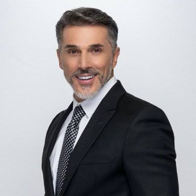 raulgtzoficial's tweet photo. Ay🤭 para empezar a hablar de este personaje de plano que no se ni por dónde empezar hablar!! Y no es precisamente porque tenga una trayectoria que digamos “que bruto; que brillante y talentoso”  pero es que No sé realmente que es el Señor Sergio Mayer! 🤔como cantante, no tiene una trayectoria, como actor tampoco, como empresario mmmm pues no, como político.. pues digamos qué pasó de noche.. que podemos decir de él?  Que bailó en Solo para mujeres, que es esposo de Isabella Camil, que hizo muchos años play back en el grupo Garibaldi!  Es de esos personajes que nos debería de dar pena tener en la televisión mexicana porque no solo carecen de talento sino de carisma.. y reflejan un segmento inútil de la sociedad… #SergioMayer #LaCasaDeLosFamososMx #LaCasaDeLosFamosos #LaCasaDeLosFamososMexico