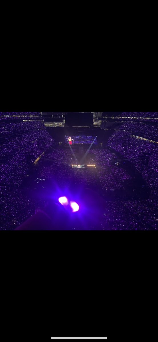 Dear @taylorswift13 
Thank you for #MinneapolisN2 
Legit a surreal experience 💜 
Best night of my life
Your music has healed so much of my life & you truly have been there for me
Thank you 🥹