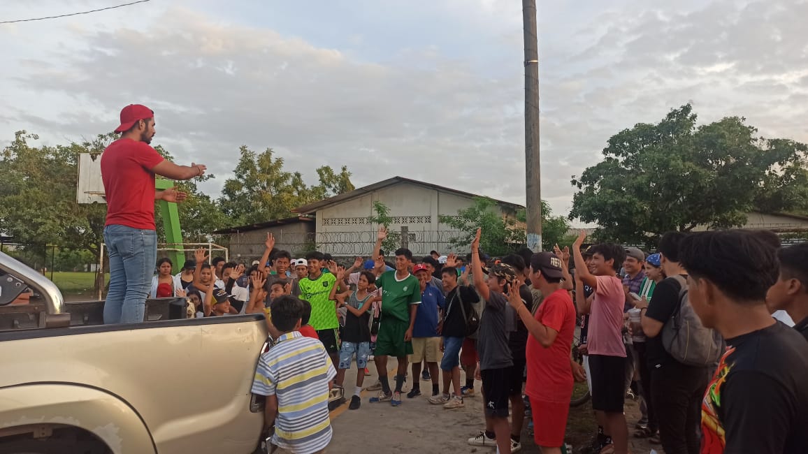 jallFK7's tweet photo. Misión cumplida. Predicamos a Cristo en la iglesia y sacamos a Cristo de la iglesia y lo predicamos en las calles. https://t.co/1iwDaQfUpH