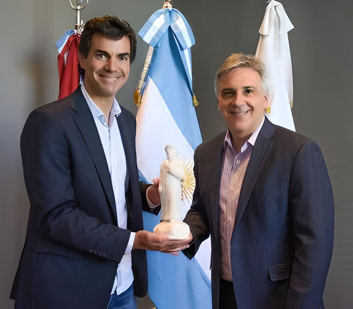 UrtubeyJM's tweet photo. Felicitaciones querido amigo @MartinLlaryora, por la enorme responsabilidad que el pueblo de Córdoba te ha confiado. Éxitos en la enorme tarea que tenes por delante. https://t.co/JfVRGXs7ms