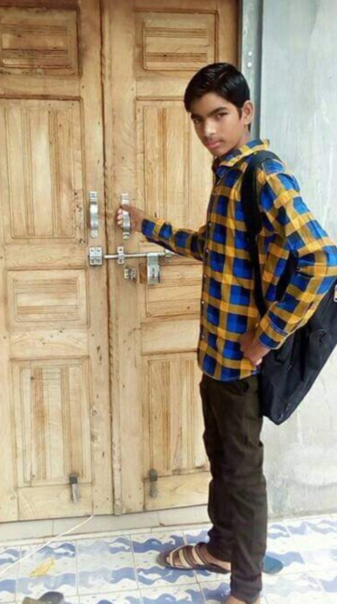 Pk4_Pawan's tweet photo. Drop a pic of your school time ЁЯШЬЁЯШЬЁЯШЬ
11th class ЁЯдн
#school_time @official_pk_9 https://t.co/drecVEdQb2